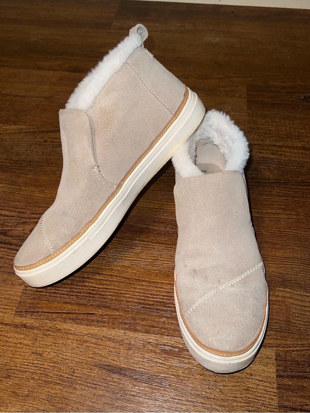 Toms Slip On Paxton Suede Beige Faux Fur Lined Comfort Sneaker Boots Size 9 - Picture 2 of 10